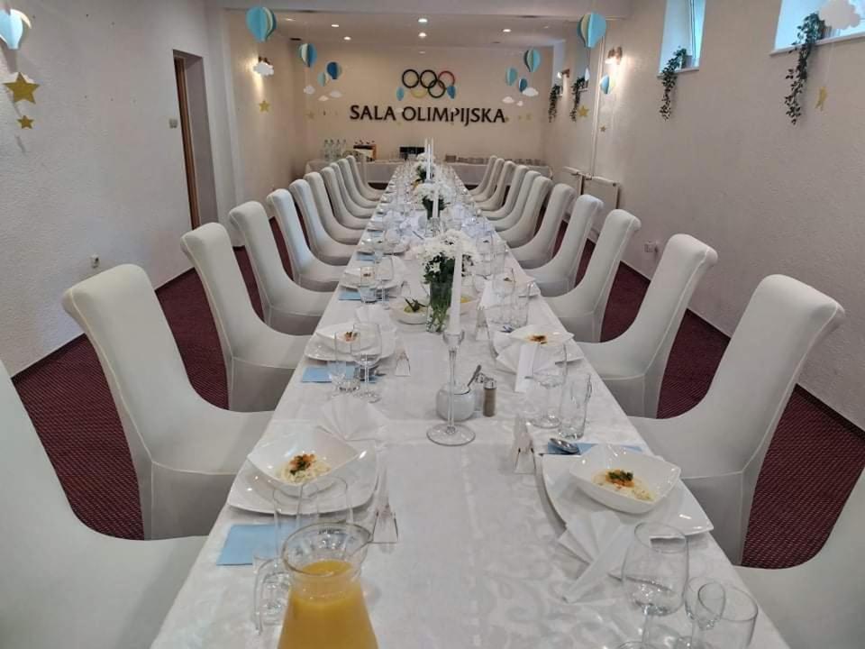 Hotel Lech Gniezno Exteriör bild